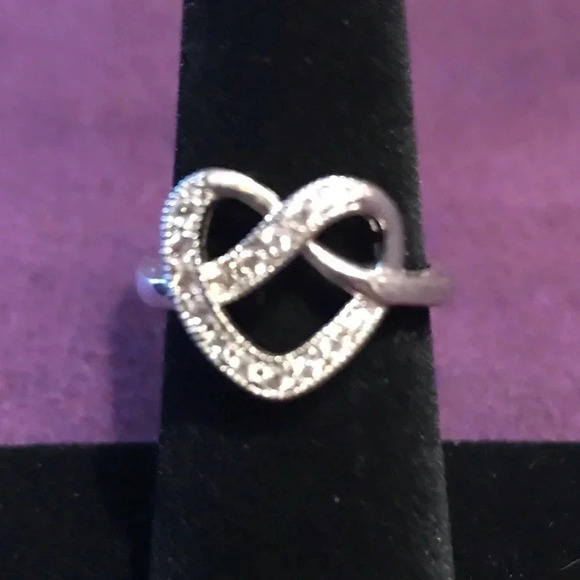 Valentines heart ring - Picture 1 of 2